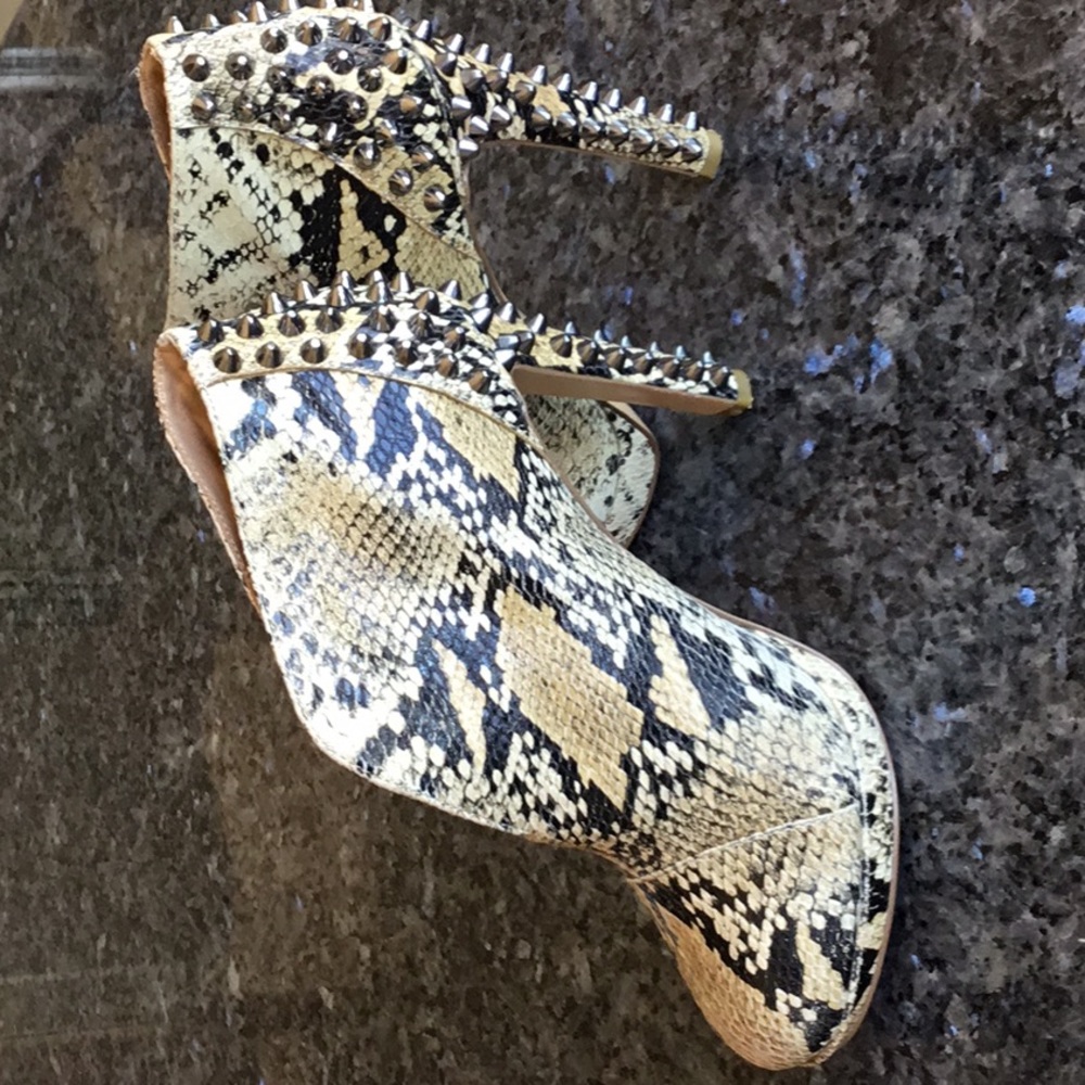 BCBG maxazria python leather booties - Picture 2 of 8